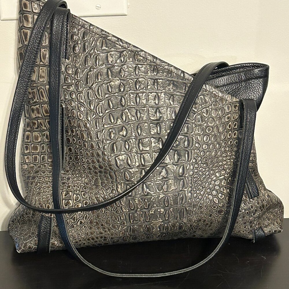TOM THOMAS LEATHERS Gray Black Croc Pattern Asymmetrical Angle Shoulder Handbag
